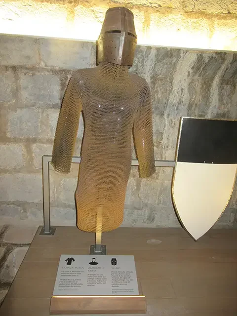 Een maliënkolder zoals die in Karel ende Elegast voorkomt – foto door Robert Castermans genomen in het kasteel van Peniscola in Spanje